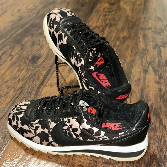 Nike Cortez Sneakers - Picture 1 of 11